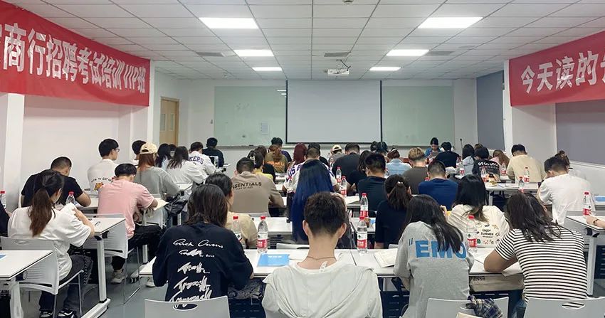 　　零基礎學(xué)員也可以通過(guò)短時(shí)間學(xué)習通過(guò)考試; 　　全程講練考評、 　　全程詳細跟蹤學(xué)習;
